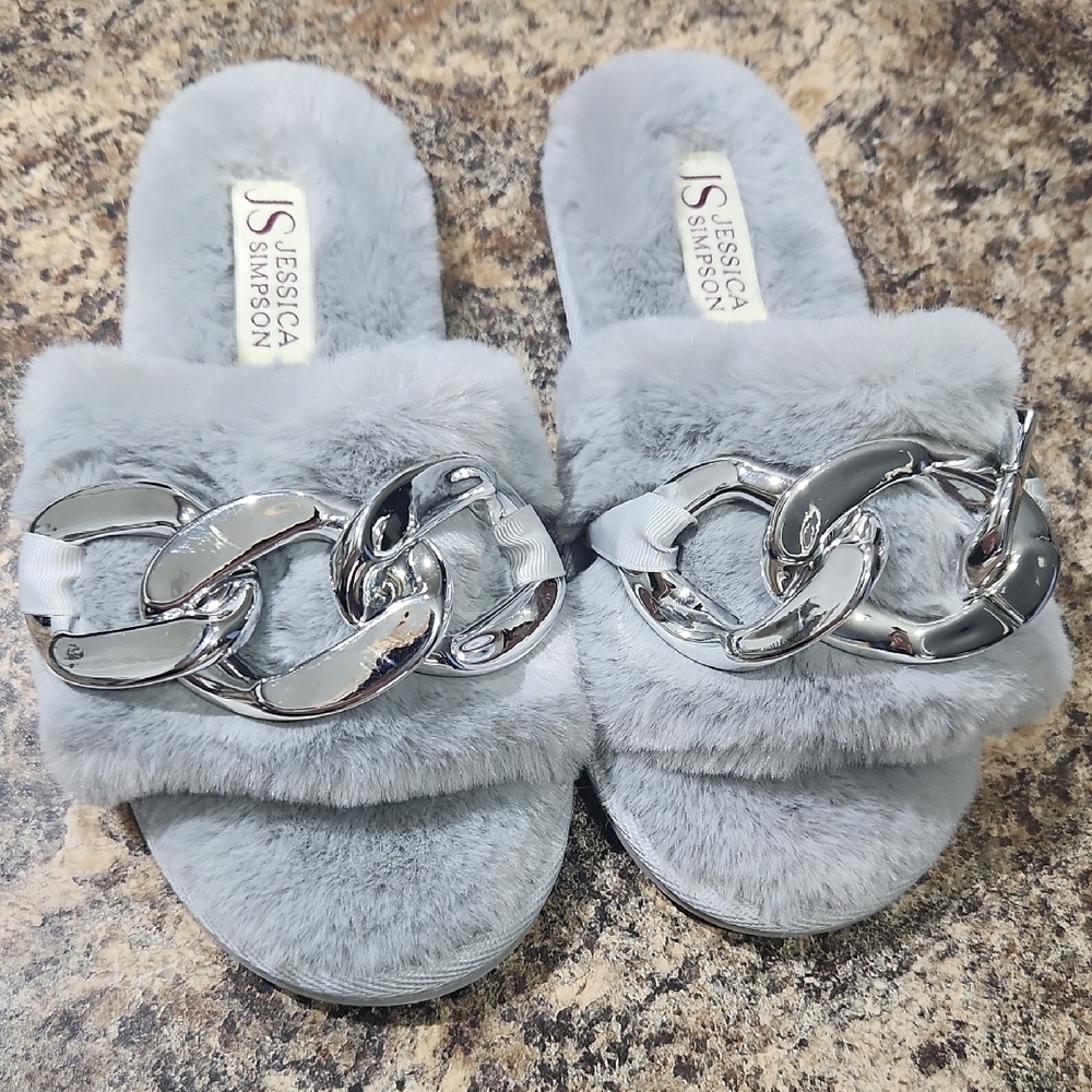Jessica Simpson Silver and Gray Plush Slippers Size 6-7 - Picture 10 of 10